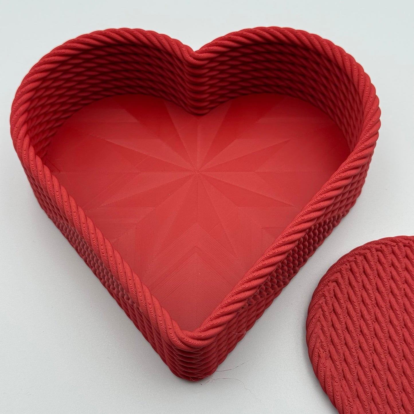 Heart-shaped Rope Plastic Box